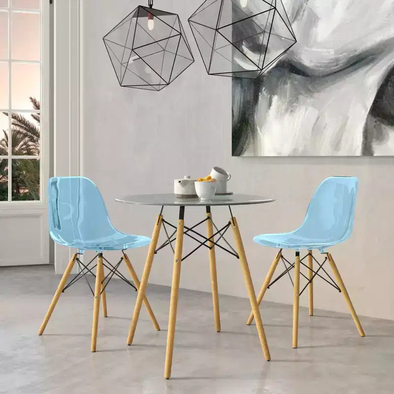 Ensemble de salle à manger 3 pièces Dover de LeisureMod – Table de bistrot ronde en verre transparent de 31 po avec 2 chaises en acrylique avec pieds en bois, cuisine et salle à manger modernes