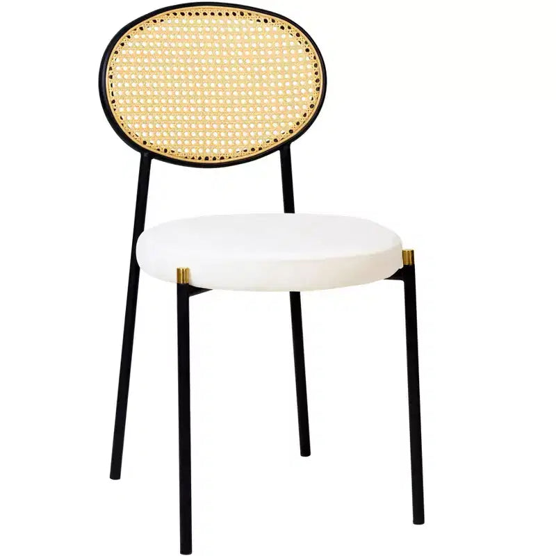 Ensemble de salle à manger LeisureMod 5 pièces - Table à manger ronde 36 po avec dessus en MDF noir et base dorée, 4 chaises de salle à manger en velours avec pieds en acier noir