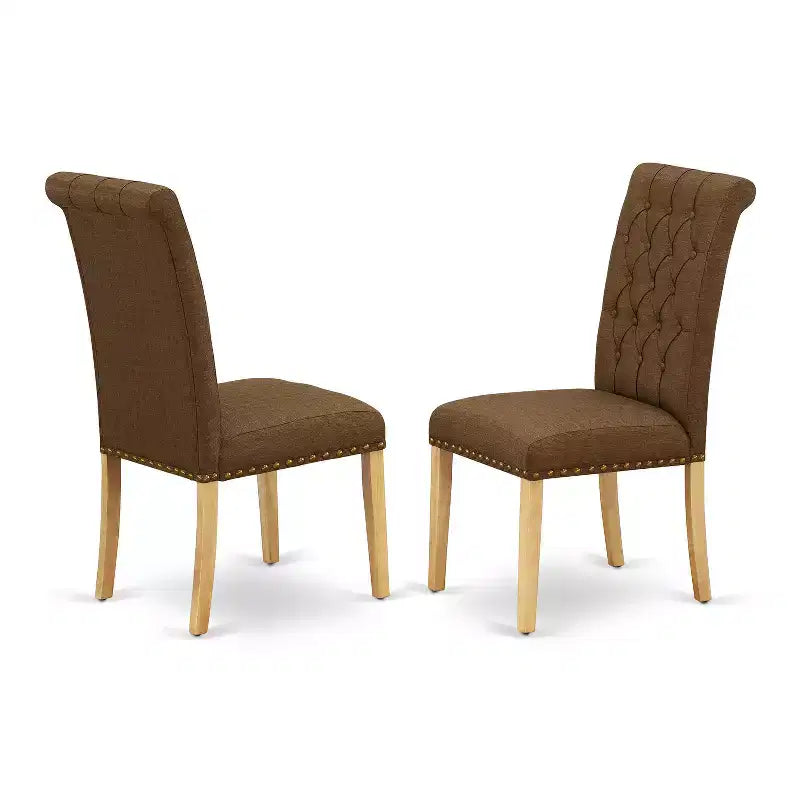 Ensemble de salle à manger HomeStock Belmont 5 pièces comprenant une table rectangulaire et quatre chaises Parson avec tissu café foncé, finition chêne