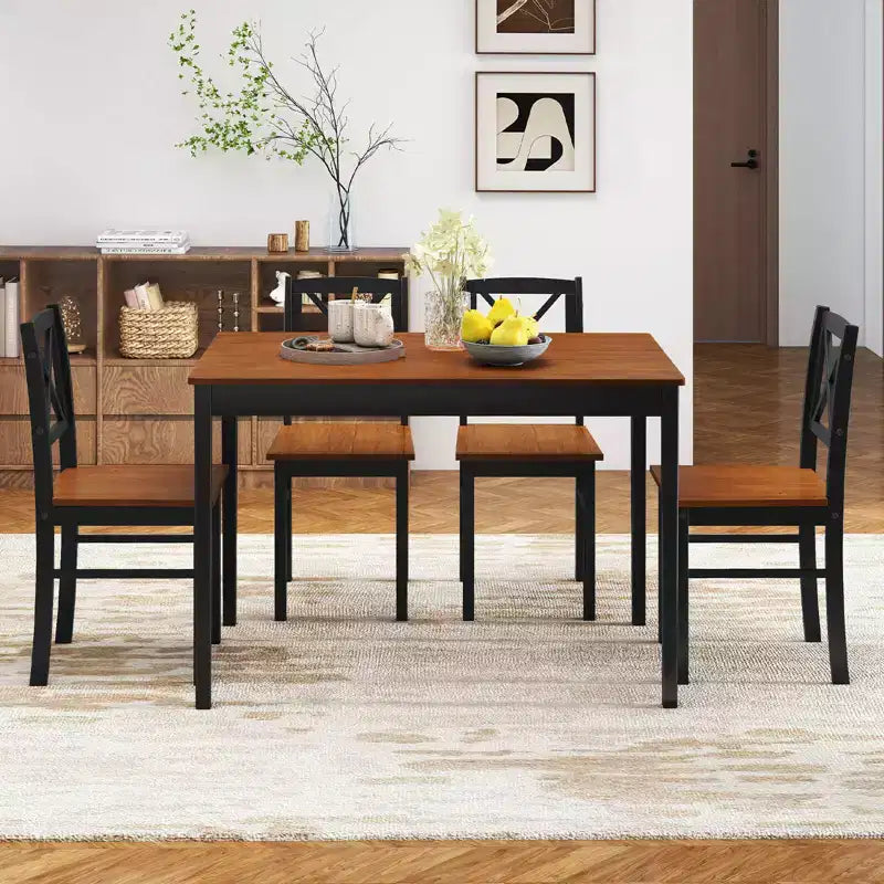 Ensemble table et 4 chaises de salle à manger Costway avec pieds en bois d'hévéa et dossier croisé
