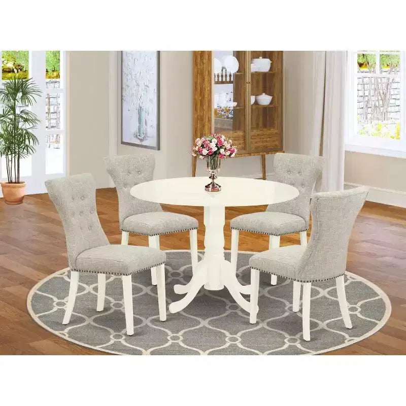 Table à manger HomeStock ronde 5 pièces en pin massif laqué blanc cassé et cerisier avec 4 chaises Parsons