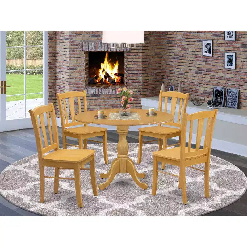 Table de salle à manger HomeStock 5 pièces en bois massif finition chêne naturel avec 4 chaises à dossier ajouré et abattants