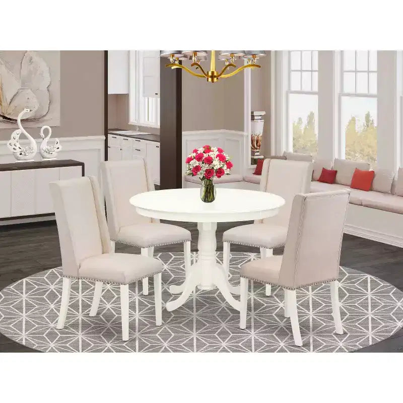 Table à manger HomeStock 5 pièces en bois massif finition lin blanc avec 4 chaises Parson