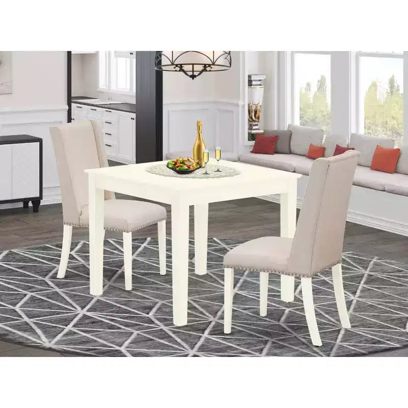 Ensemble de salle à manger 3 pièces HomeStock avec table rectangulaire en bois massif, finition blanc lin