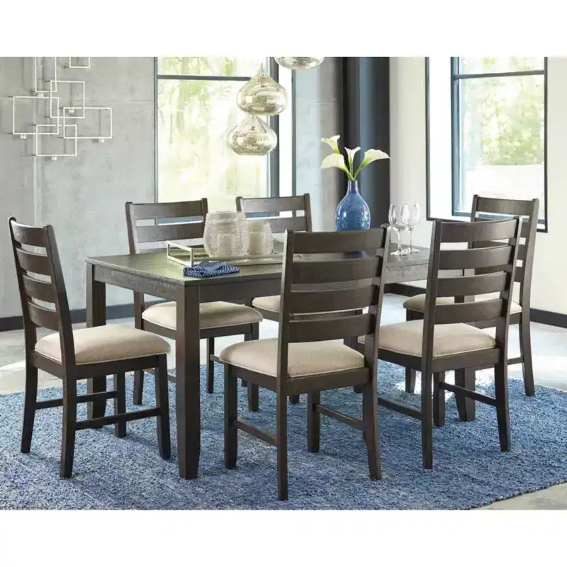 Signature Design by Ashley Rokane Ensemble table et chaises de salle à manger marron : 7 pièces, chaises rembourrées, cadre en bois