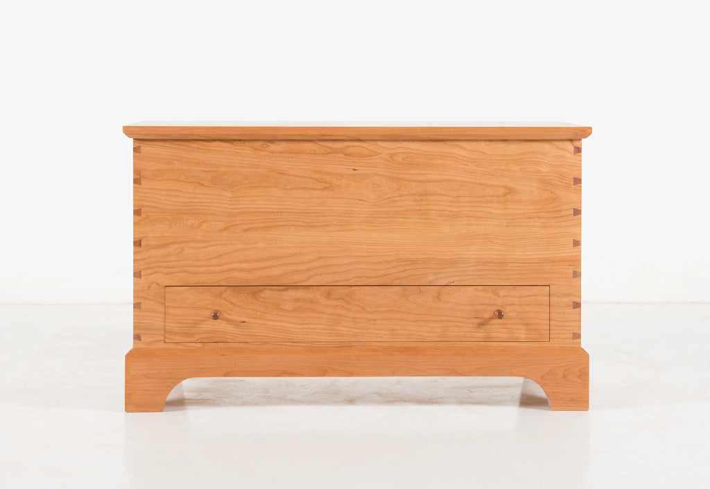Coffre à couverture – Facilement confondu avec un objet de famille antique, le design de notre transcende la tradition, lui permettant de s'intégrer dans