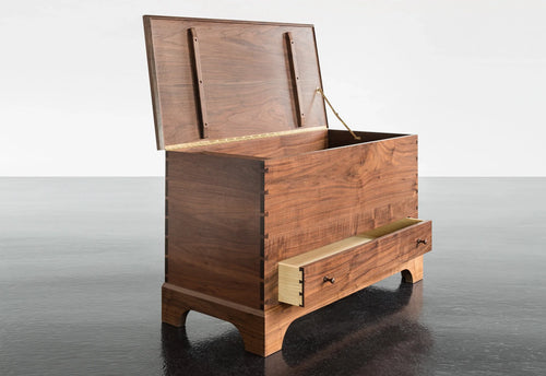 Coffre à couverture – Facilement confondu avec un objet de famille antique, le design de notre transcende la tradition, lui permettant de s'intégrer dans