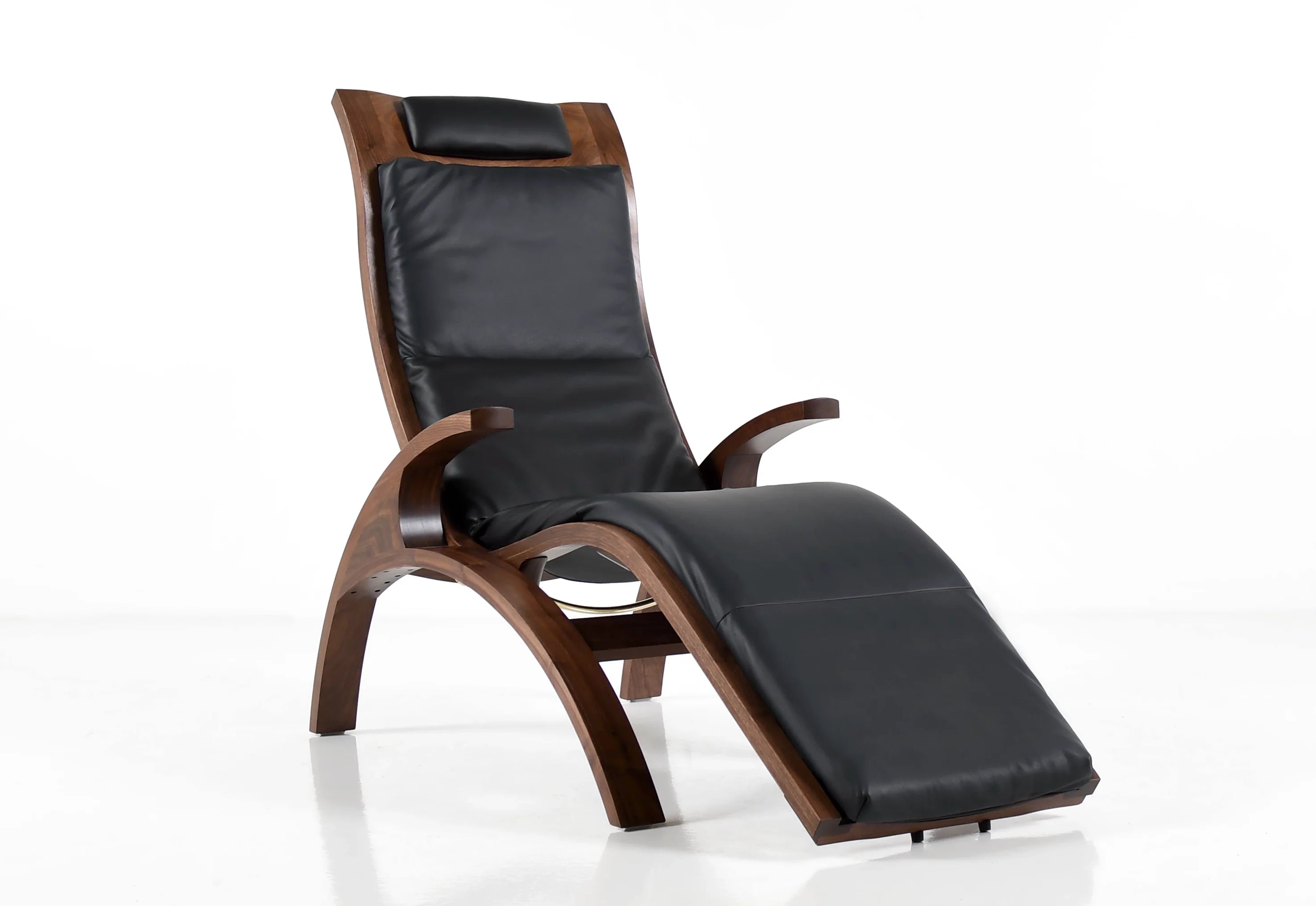 Chaise - Conçue en collaboration entre et notre puise son inspiration dans le mobilier contemporain créé par