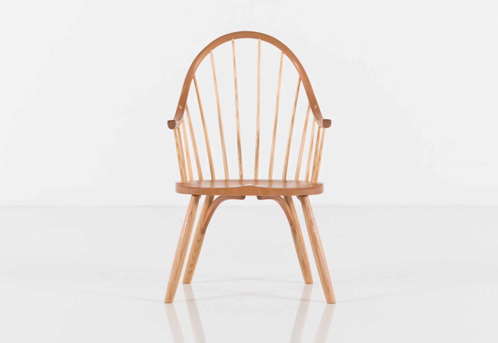 Chaise à accoudoirs continus pour enfant – Hormis sa taille réduite, elle est identique au modèle pour adulte.