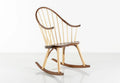 Rocking à accoudoirs continus - Adapté de notre icône, cette itération sous forme de rocking chair est conçue et fabriquée pour durer