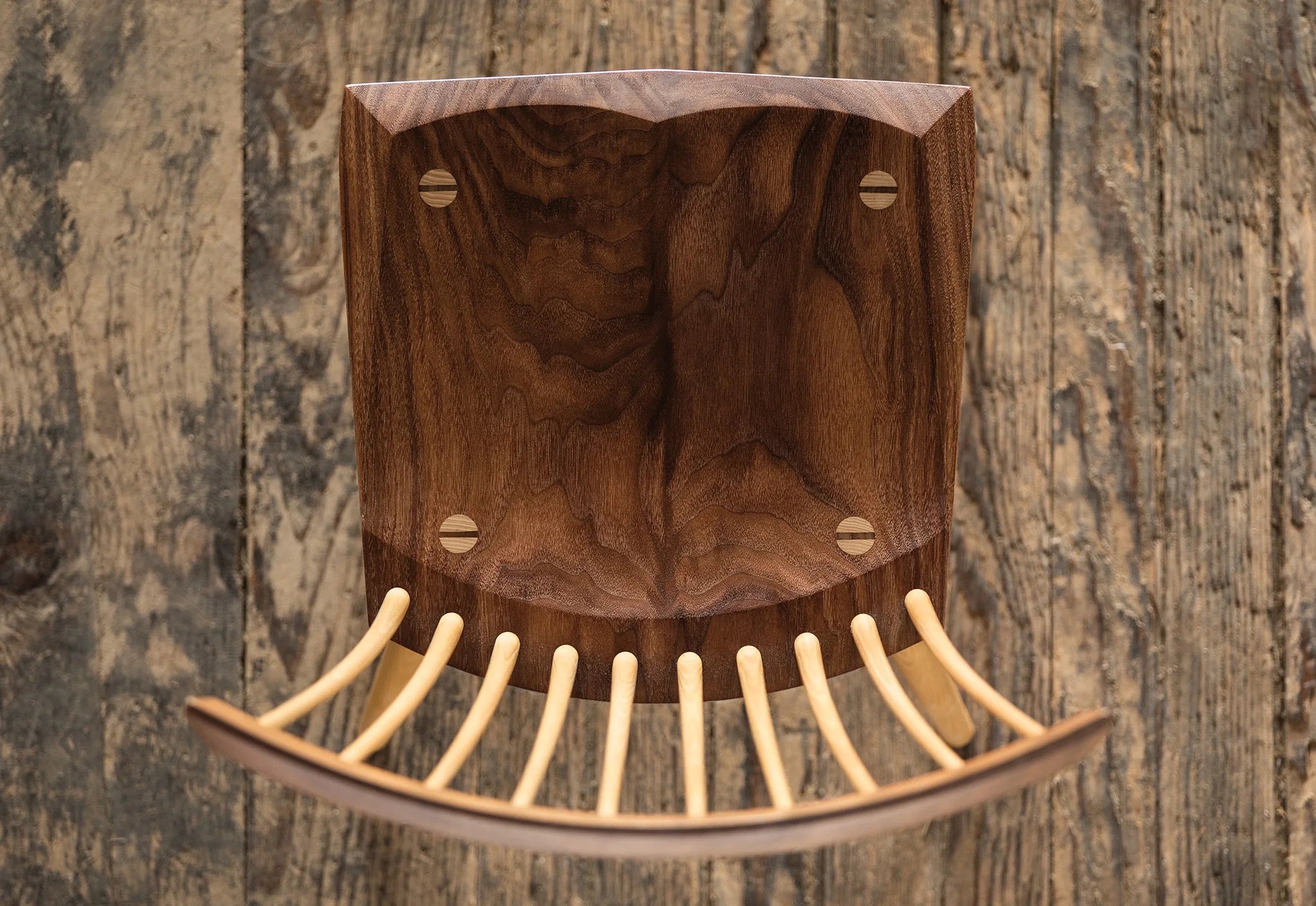 Chaise d'appoint -  nous adhérons à la philosophie selon laquelle il ne devrait y avoir aucune fonction sans beauté et aucune beauté
