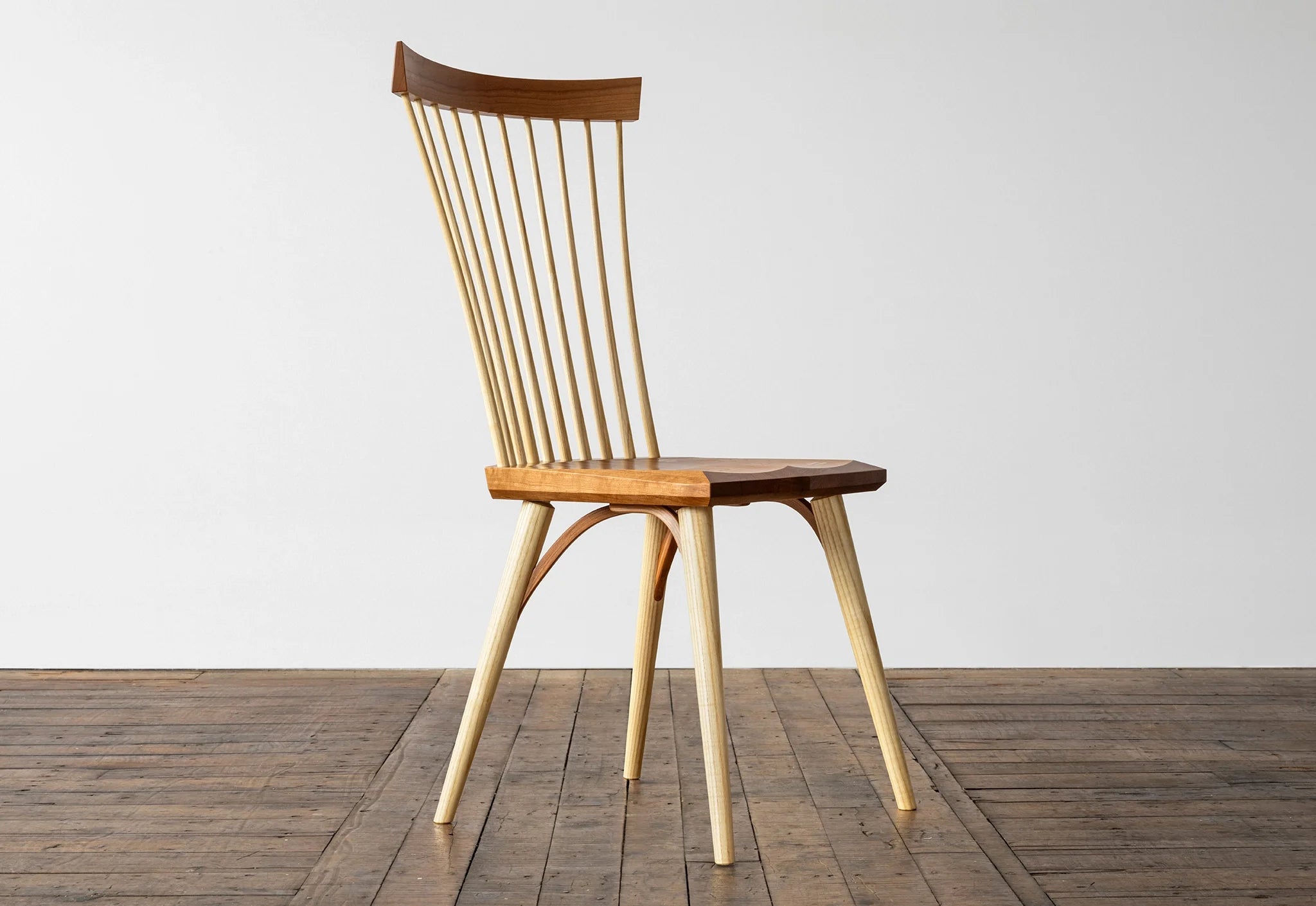 Chaise d'appoint -  nous adhérons à la philosophie selon laquelle il ne devrait y avoir aucune fonction sans beauté et aucune beauté