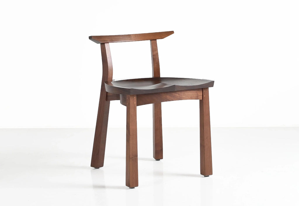 Chaise - S'inspire d'une illustre liste de précédents historiques : le concept du wabi-sabi et les designs