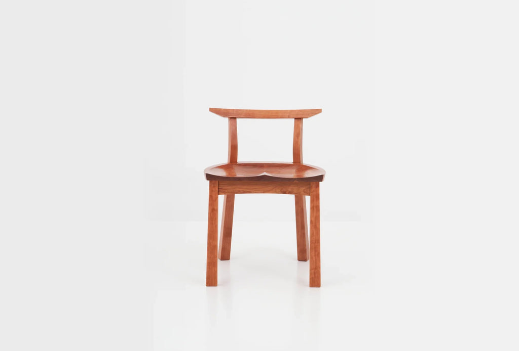 Chaise - S'inspire d'une illustre liste de précédents historiques : le concept du wabi-sabi et les designs