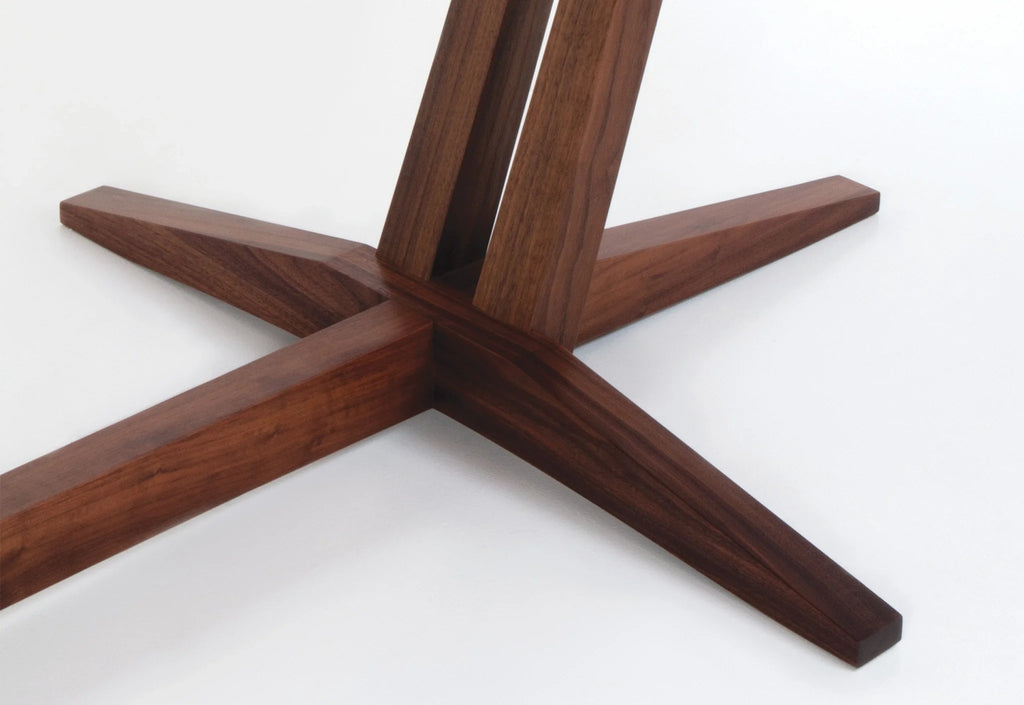 Table tréteaux - Jouant avec les contraires comme l'ombre et la lumière, l'espace et la substance, elle rassemble tout en une seule entité.