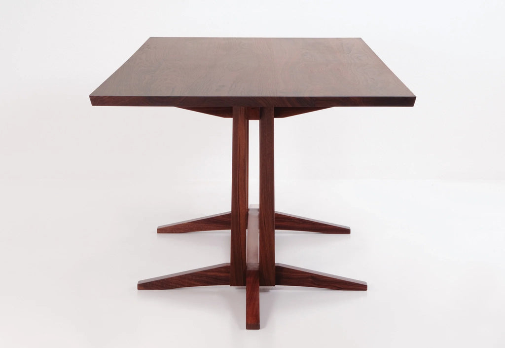 Table tréteaux - Jouant avec les contraires comme l'ombre et la lumière, l'espace et la substance, elle rassemble tout en une seule entité.