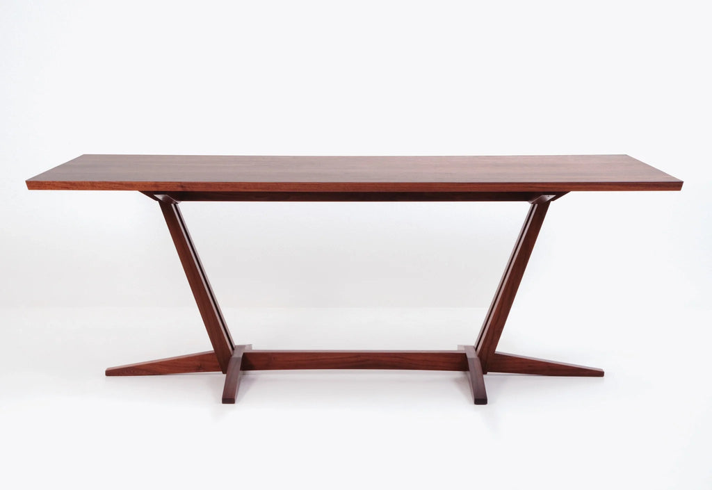 Table tréteaux - Jouant avec les contraires comme l'ombre et la lumière, l'espace et la substance, elle rassemble tout en une seule entité.