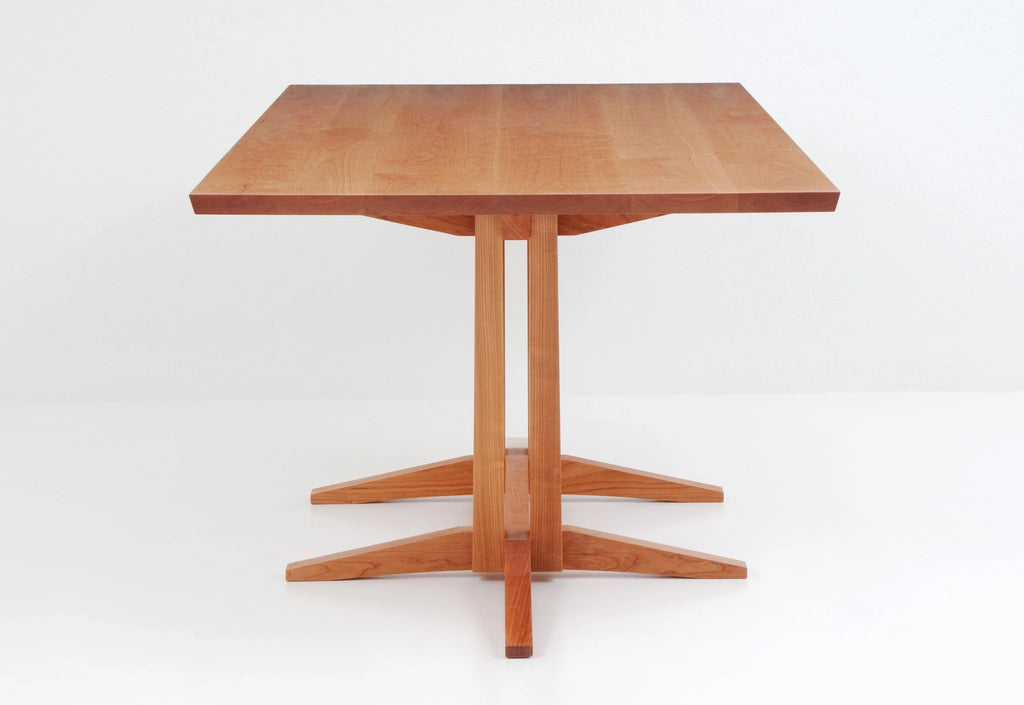Table tréteaux - Jouant avec les contraires comme l'ombre et la lumière, l'espace et la substance, elle rassemble tout en une seule entité.