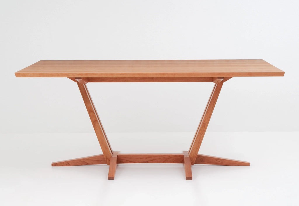 Table tréteaux - Jouant avec les contraires comme l'ombre et la lumière, l'espace et la substance, elle rassemble tout en une seule entité.