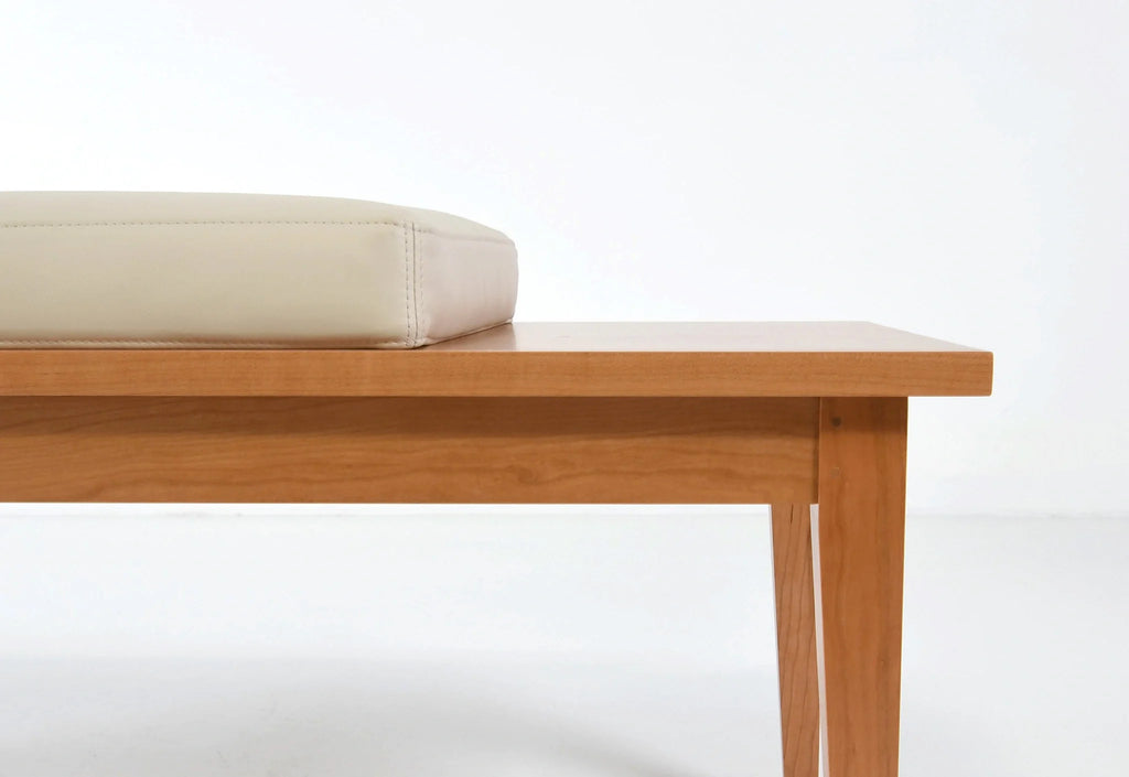 Banc de cheminée - Fabriqué selon des techniques d'assemblage traditionnelles, avec un accent sur l'utilité, ce banc est idéal pour n'importe quel espace de vie