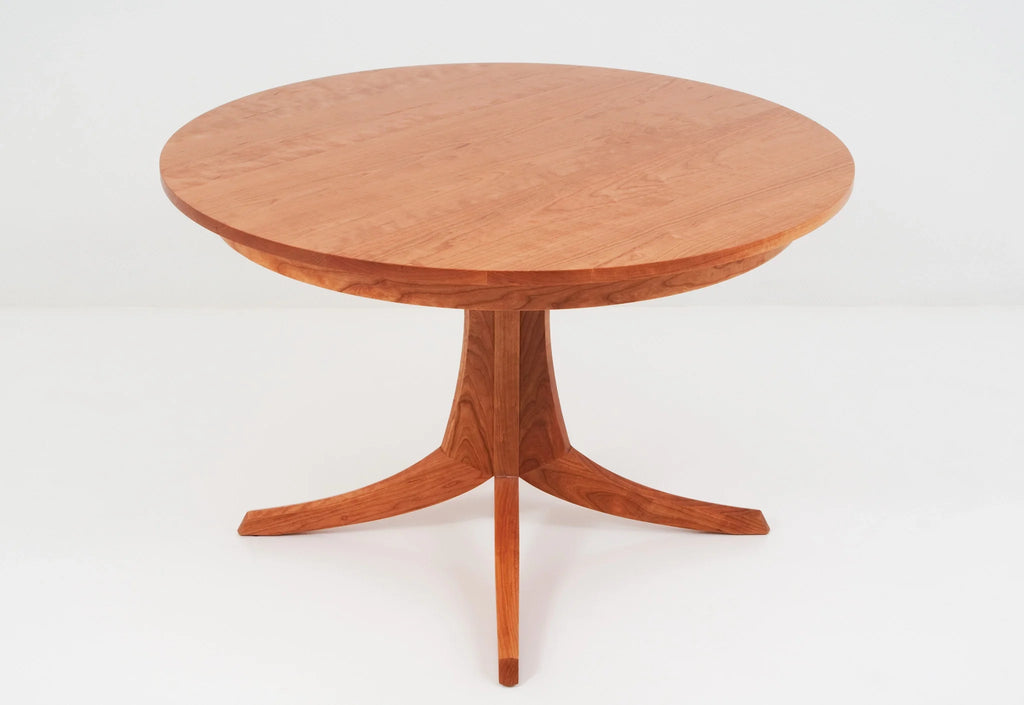 Table - Piètement central - Le plateau repose sur une base innovante en bois dur qui s'écarte en quatre directions pour assurer la solidité