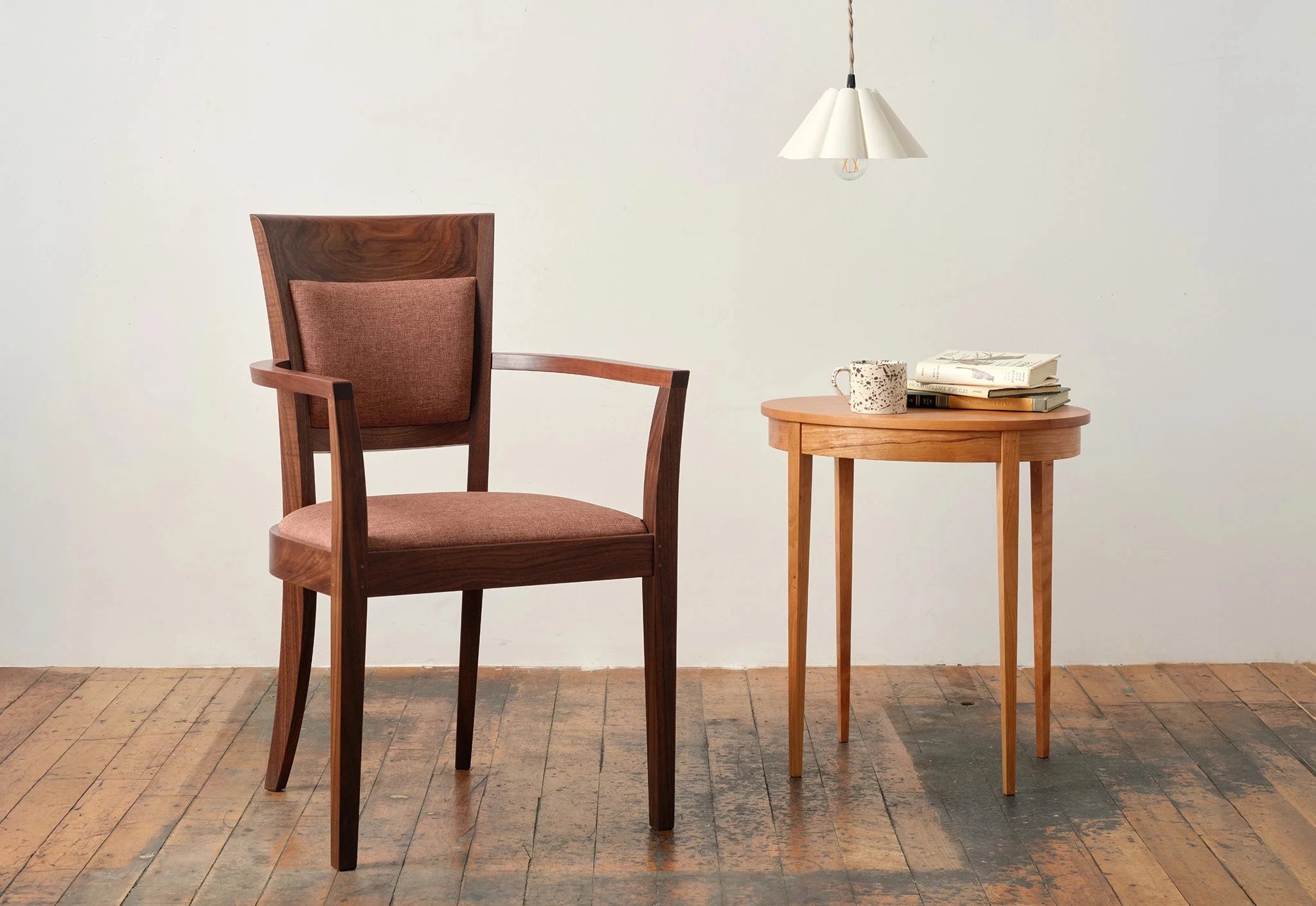 Table Minimus – Ovale - Inspirées de différents styles, ces tables partagent toutes la même structure de pieds, avec quatre fines colonnes