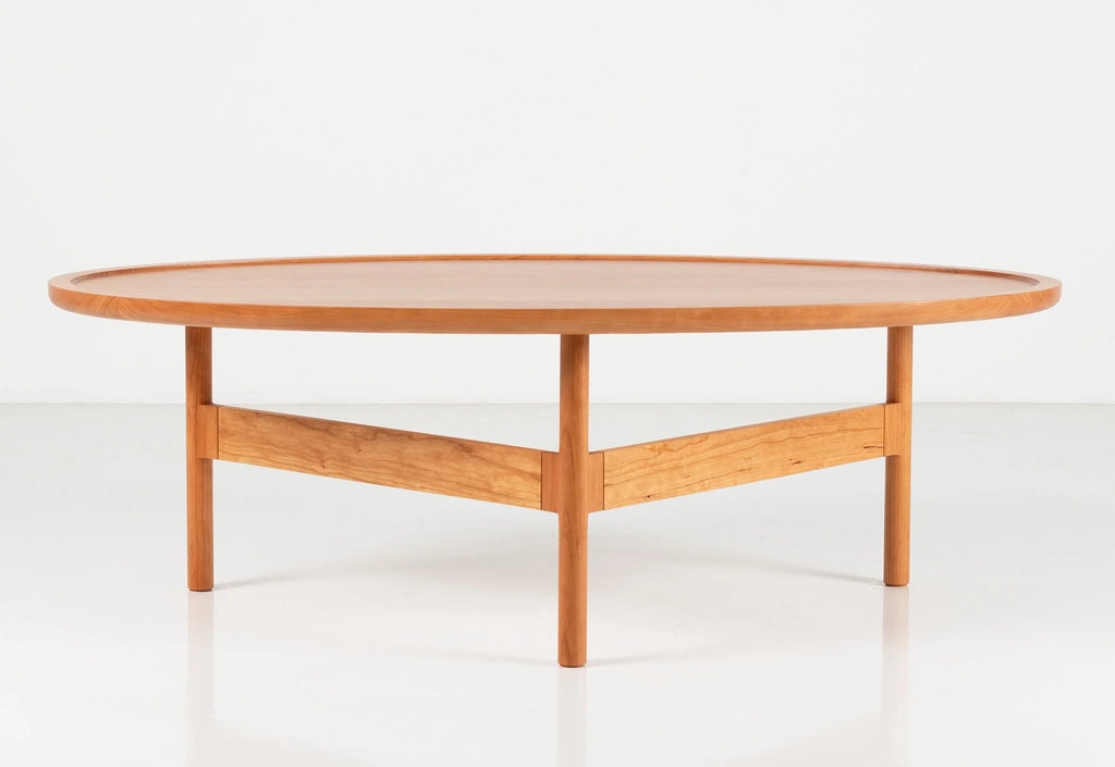 Table basse - Elle emprunte sa simplicité aux designs traditionnels, et son profil léger et contemporain au minimalisme