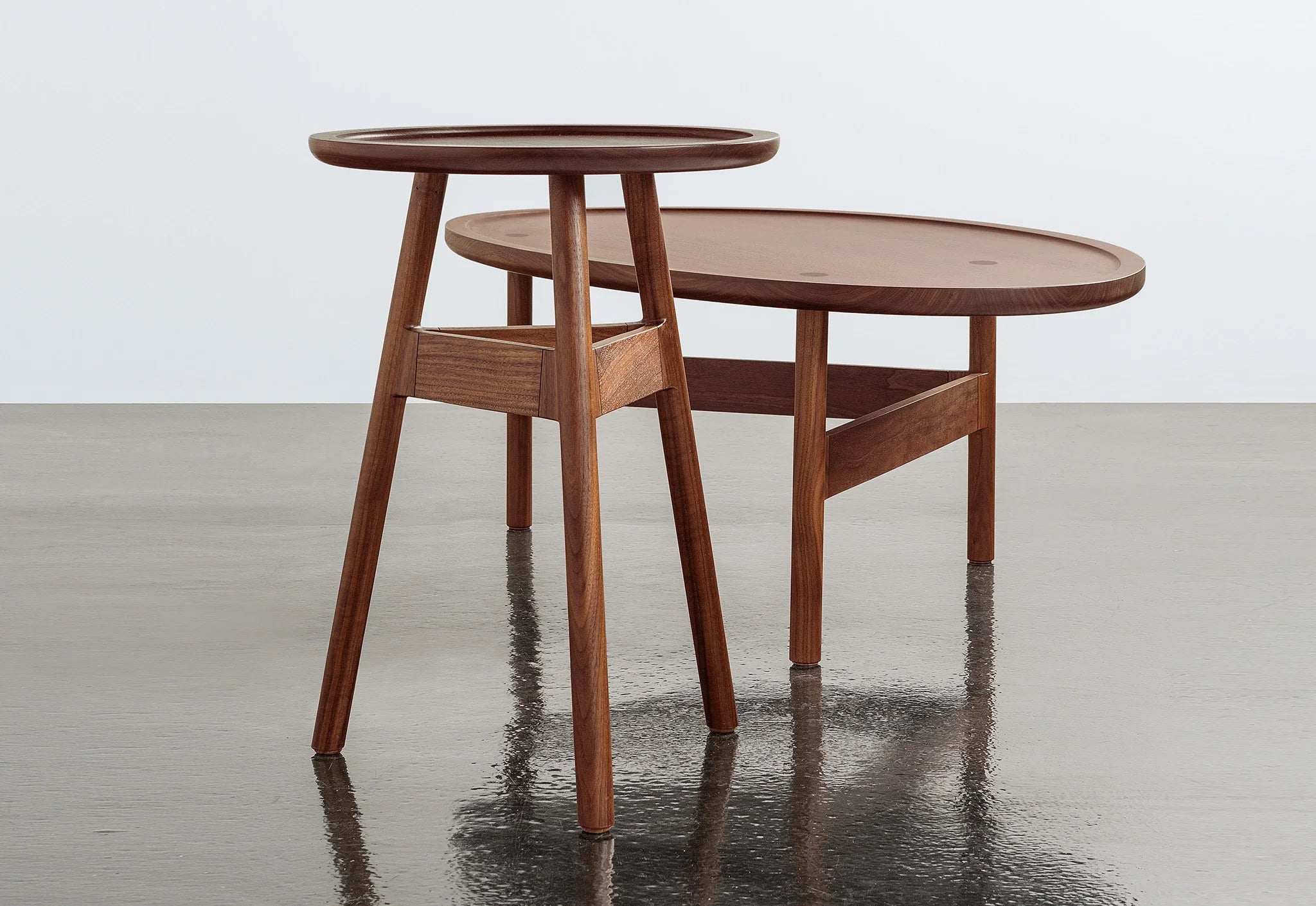 Table basse - Elle emprunte sa simplicité aux designs traditionnels, et son profil léger et contemporain au minimalisme