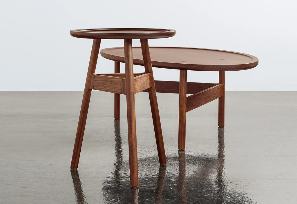 Table d'appoint - Elle emprunte sa simplicité aux designs traditionnels et son profil léger et contemporain au minimalisme.