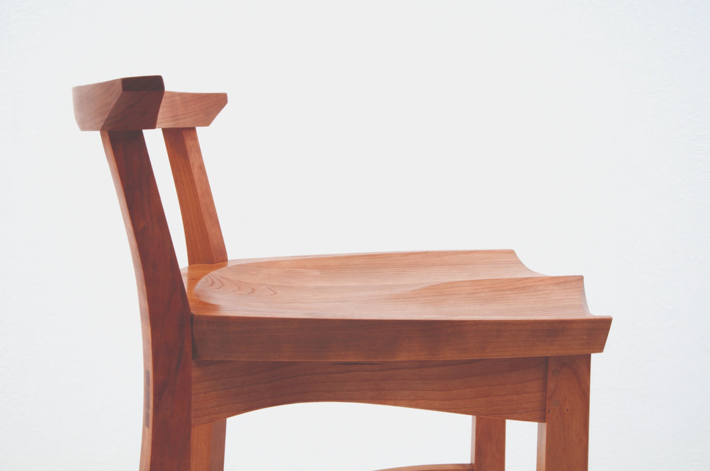 Chaise - S'inspire d'une illustre liste de précédents historiques : le concept du wabi-sabi et les designs