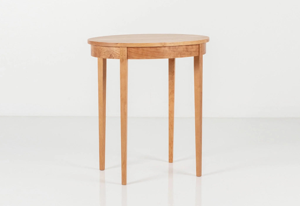 Table Minimus – Ovale - Inspirées de différents styles, ces tables partagent toutes la même structure de pieds, avec quatre fines colonnes