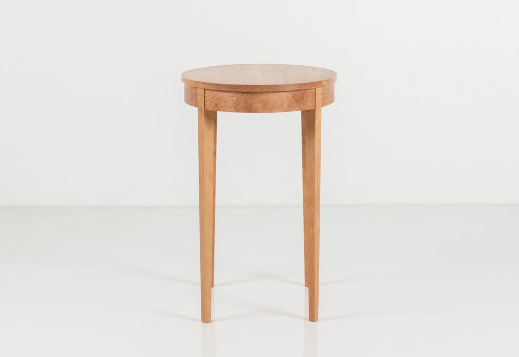 Table Minimus – Ovale - Inspirées de différents styles, ces tables partagent toutes la même structure de pieds, avec quatre fines colonnes