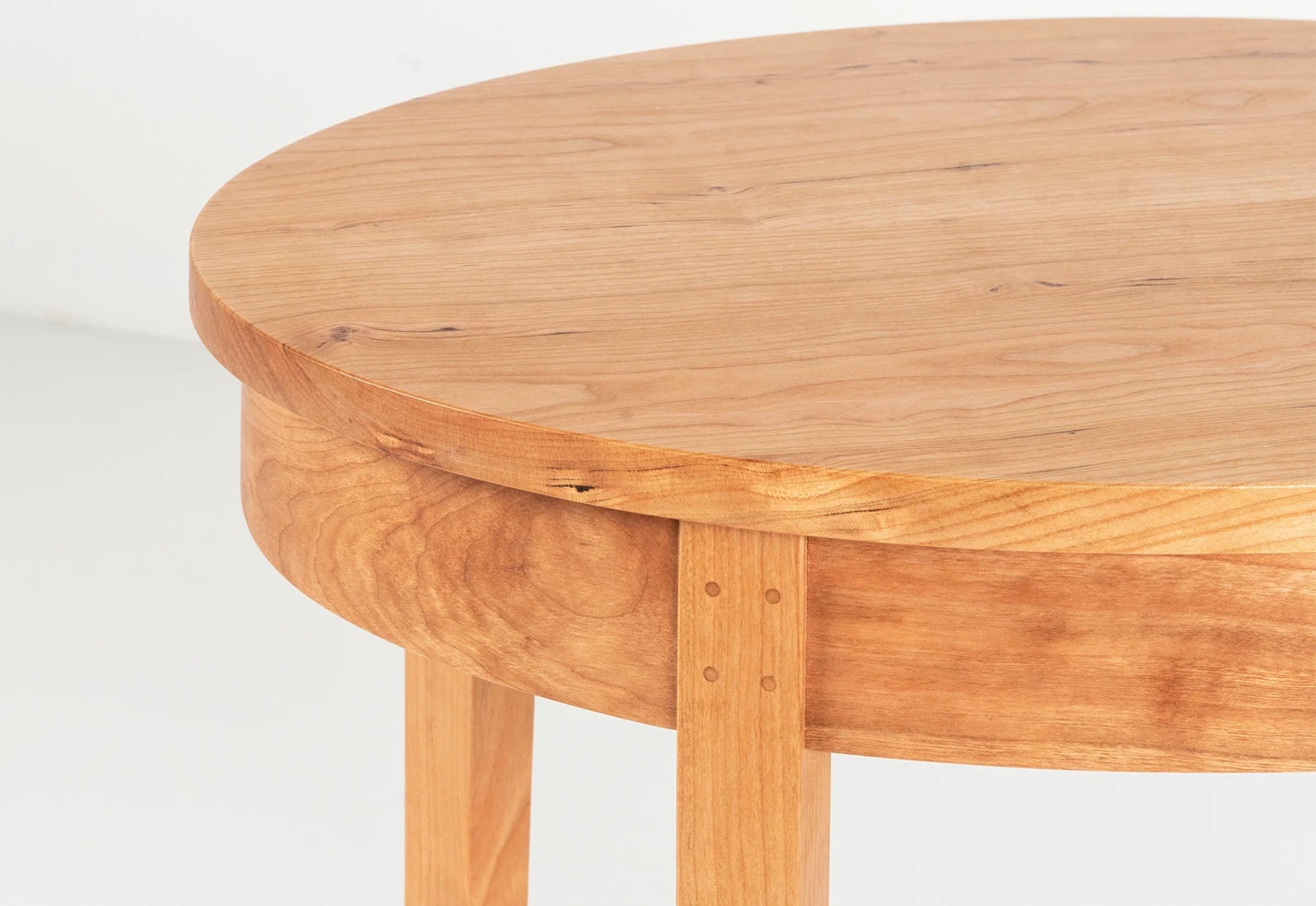 Table Minimus – Ovale - Inspirées de différents styles, ces tables partagent toutes la même structure de pieds, avec quatre fines colonnes