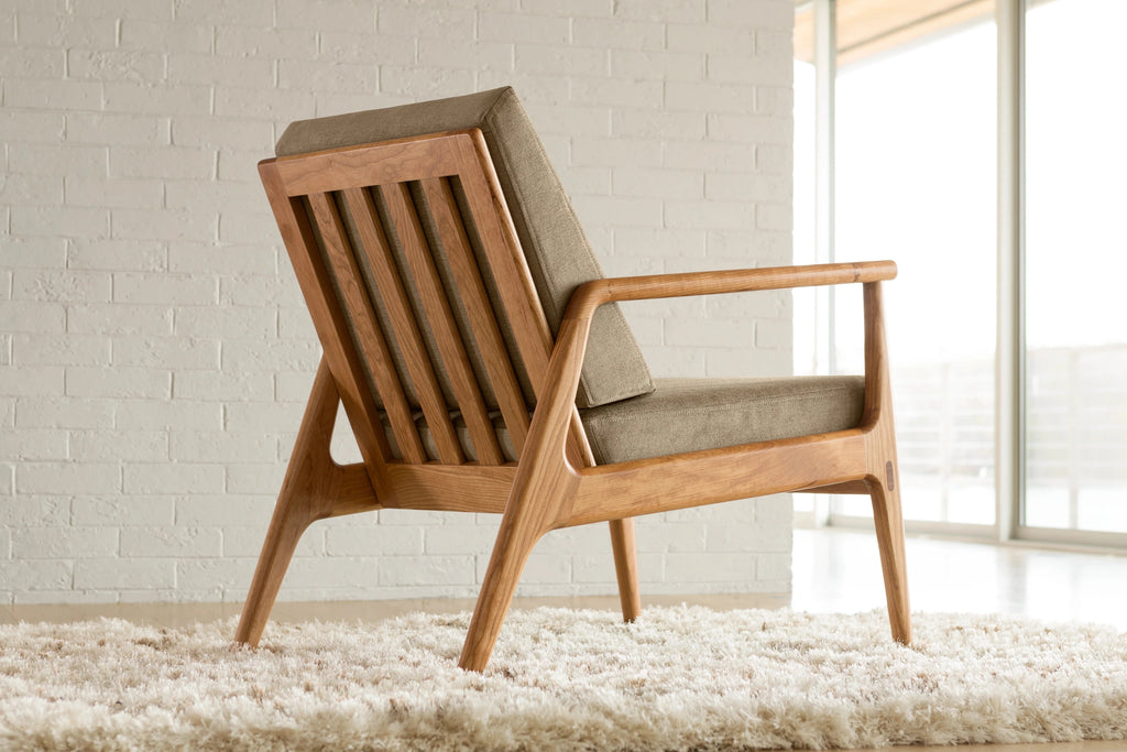 Chaise - Célèbre le design contemporain, la beauté naturelle du bois et les techniques d'assemblage traditionnelles qui sont un