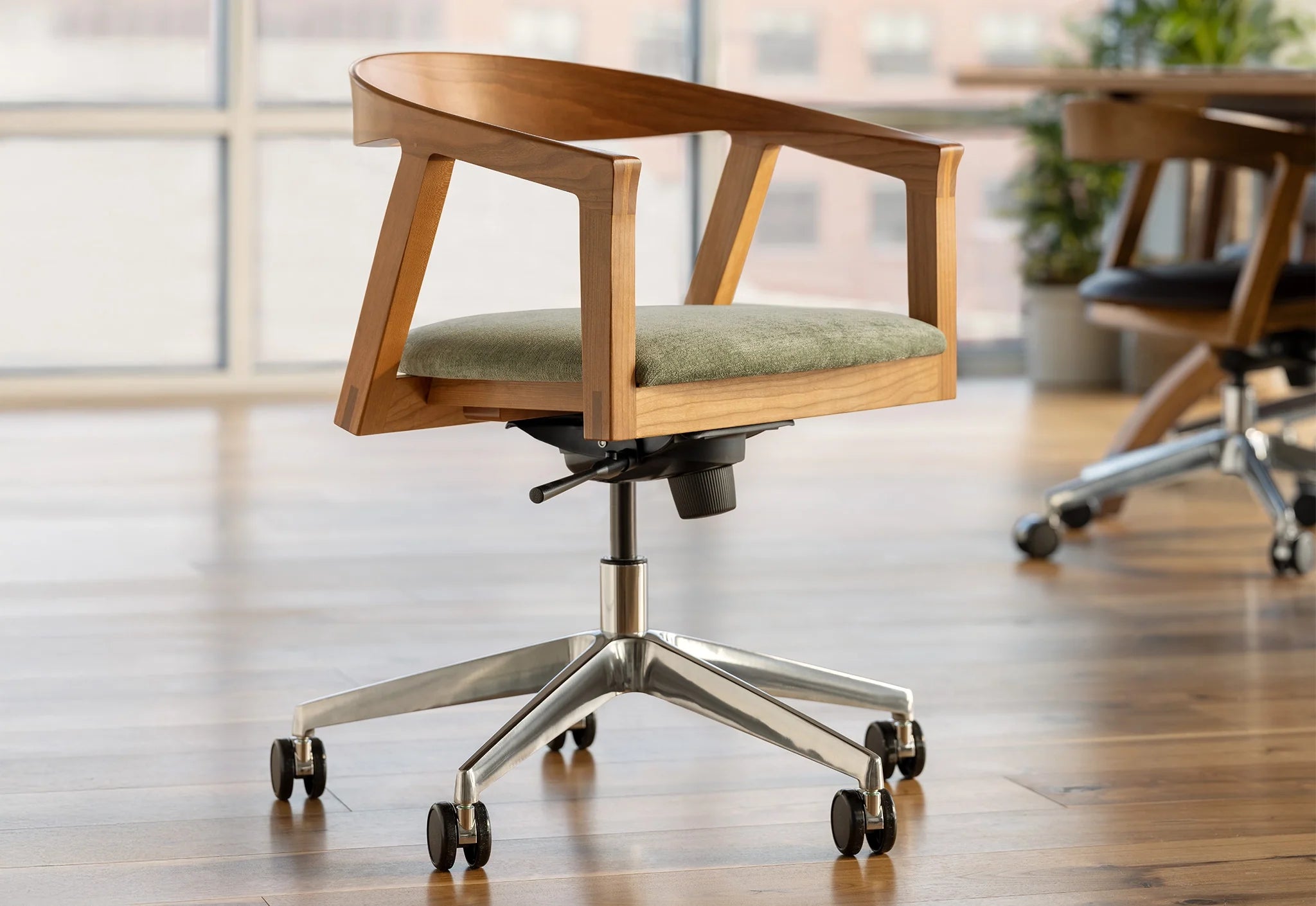 La chaise pivotante The NYPL Branch – Conçue à l'origine en collaboration avec la, elle a été mise à jour pour combiner le même