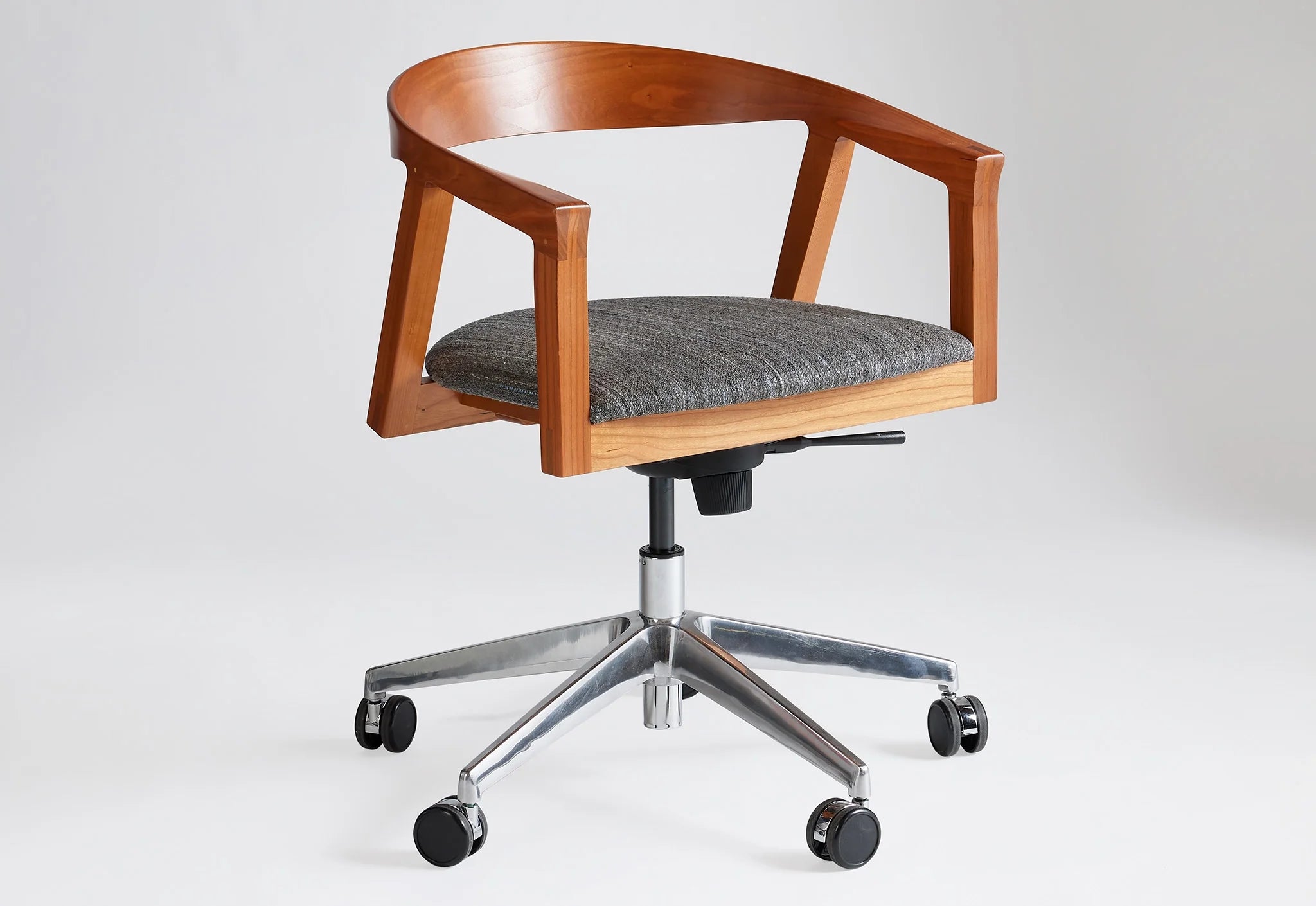 La chaise pivotante The NYPL Branch – Conçue à l'origine en collaboration avec la, elle a été mise à jour pour combiner le même