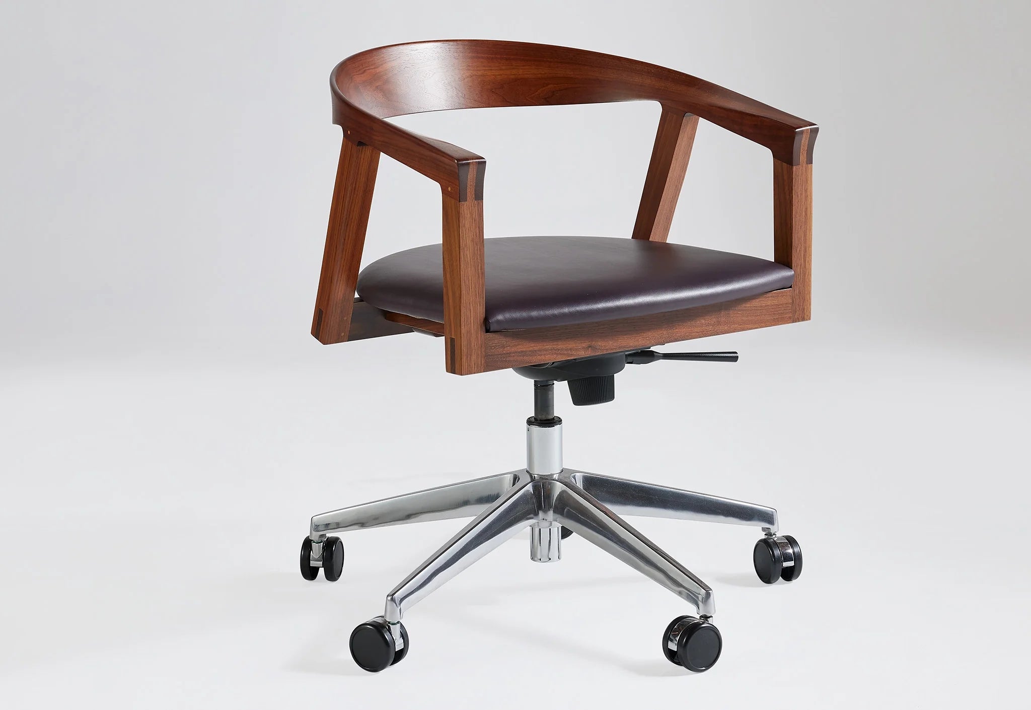 La chaise pivotante The NYPL Branch – Conçue à l'origine en collaboration avec la, elle a été mise à jour pour combiner le même