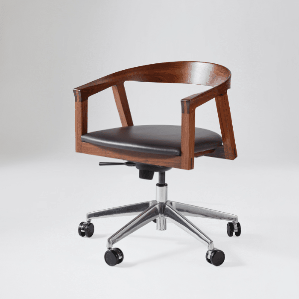 La chaise pivotante The NYPL Branch – Conçue à l'origine en collaboration avec la, elle a été mise à jour pour combiner le même