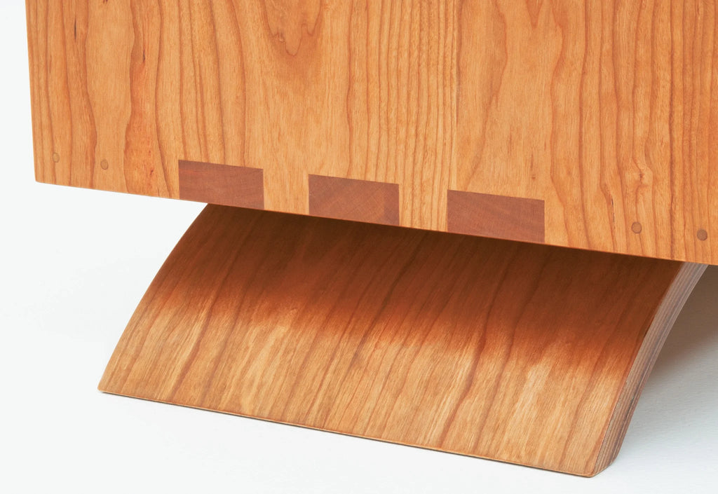 Table d'appoint cube - Ce simple cube à quatre faces sert de table d'appoint ou de table basse et est disponible avec ou sans