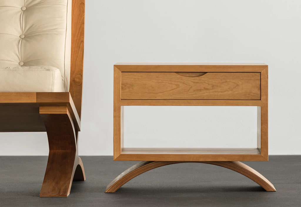 Table d'appoint cube - Ce simple cube à quatre faces sert de table d'appoint ou de table basse et est disponible avec ou sans
