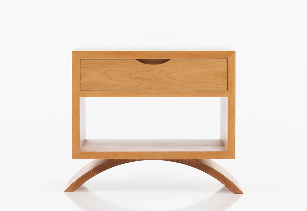 Table d'appoint cube - Ce simple cube à quatre faces sert de table d'appoint ou de table basse et est disponible avec ou sans