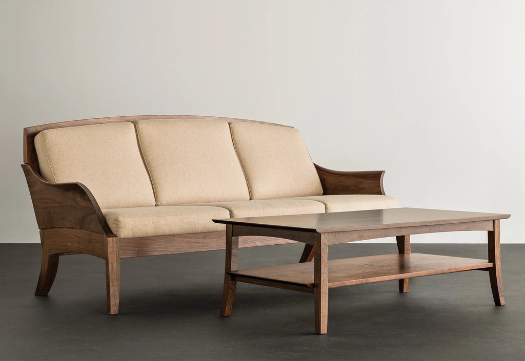 Table basse - Idéale pour les séjours ou les zones de conversation, la table est munie d'une simple étagère crantée sous le