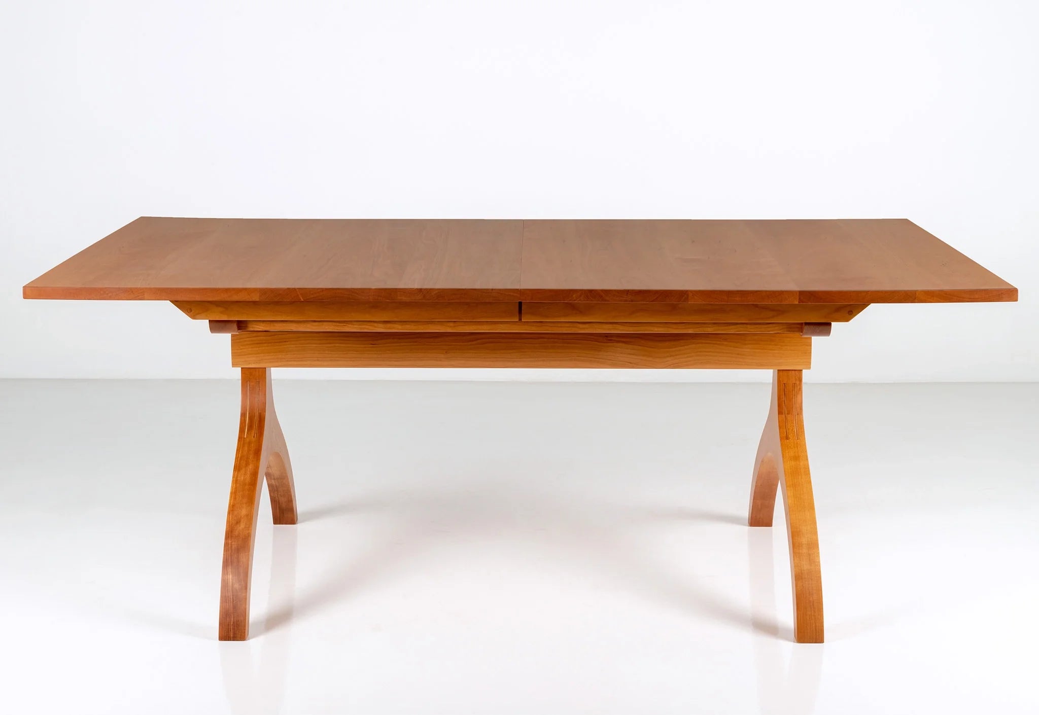Table à rallonge Wishbone – La première table à rallonge de avec allonges intégrées pour optimiser votre espace et votre capacité d'accueil