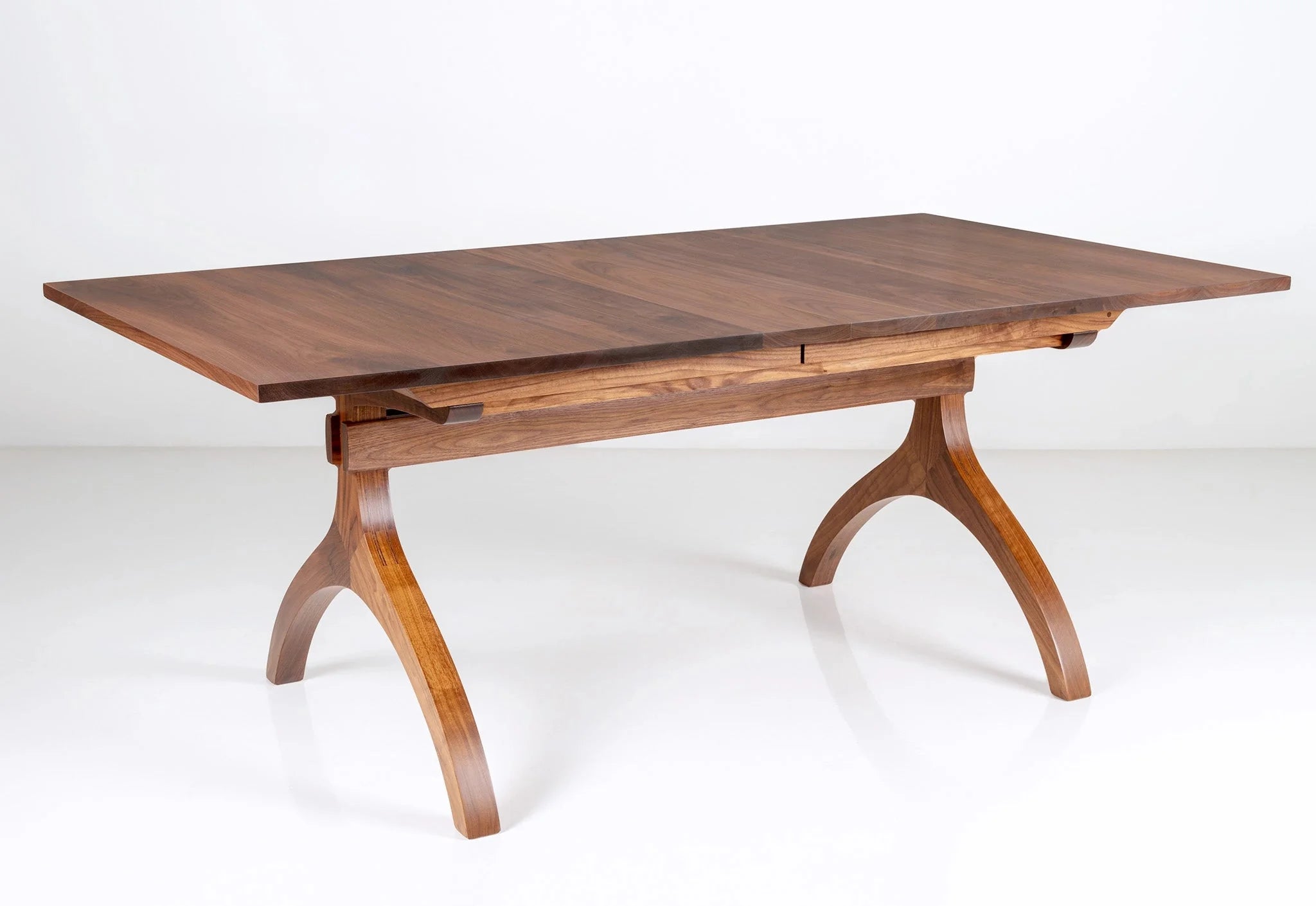 Table à rallonge Wishbone – La première table à rallonge de avec allonges intégrées pour optimiser votre espace et votre capacité d'accueil