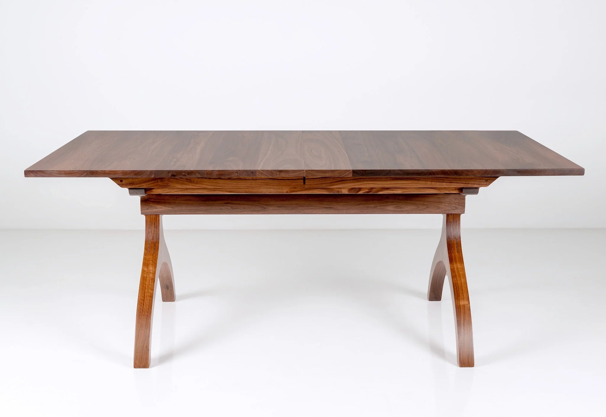 Table à rallonge Wishbone – La première table à rallonge de avec allonges intégrées pour optimiser votre espace et votre capacité d'accueil