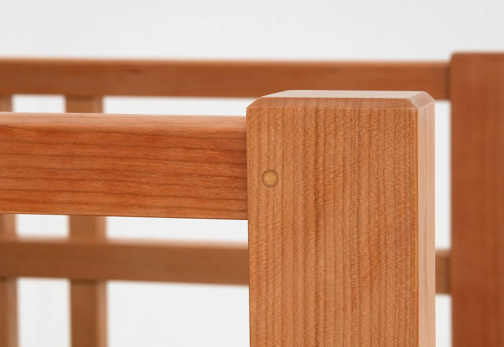 Chaise - Inspirée par les pratiques soucieuses des ressources des artisans traditionnels, la - optimise l'utilisation des petites